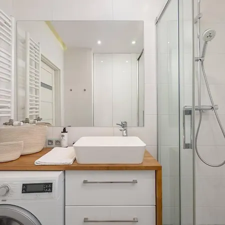 Ecru 1-bedroom With Parking And Balcony *