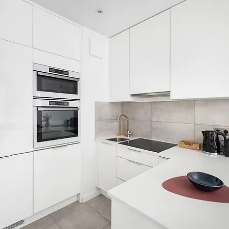 Ecru 1-bedroom With Parking And Balcony Lejlighed